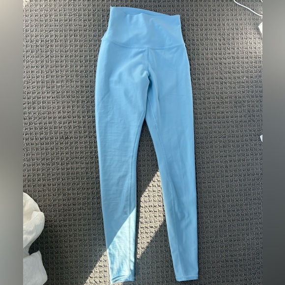 Alo Yoga Leggings in Light Blue - Picture 2 of 4
